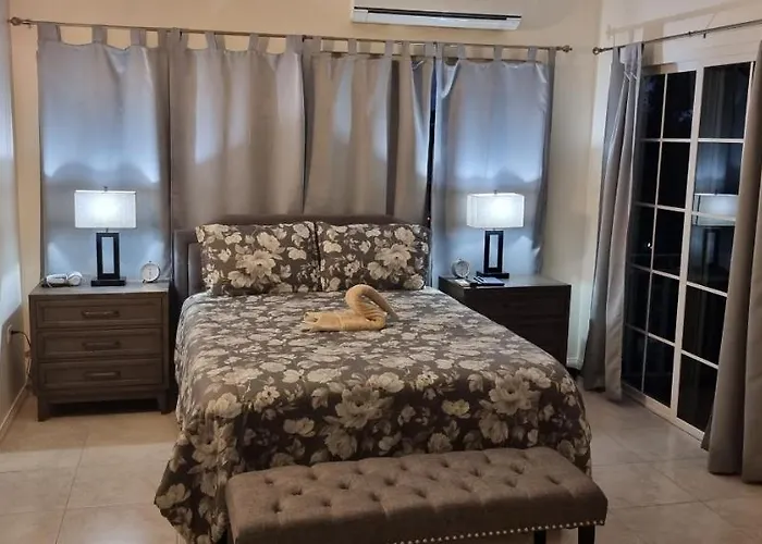 Komfort Getaway At Countrymist Villa *